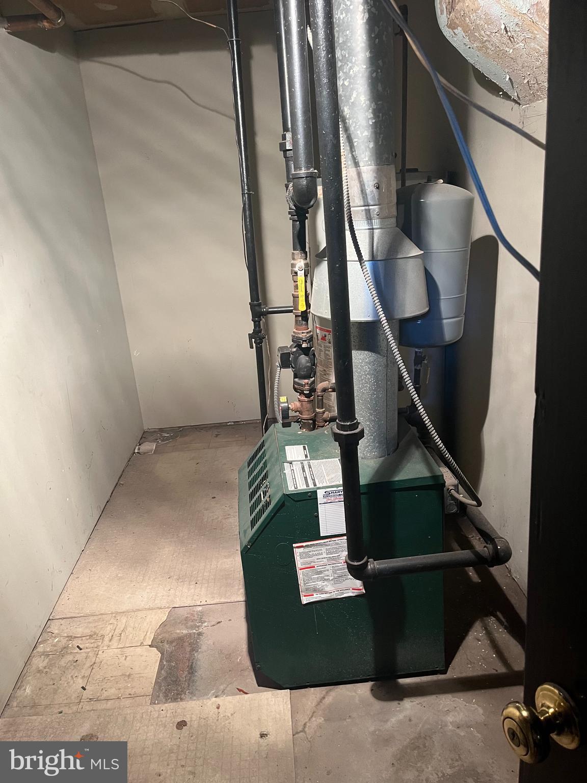 515 Constitution Avenue Northeast Washington, DC 20002 - Photo 11 of 13 Boiler and H2O heater accessed via rear patio