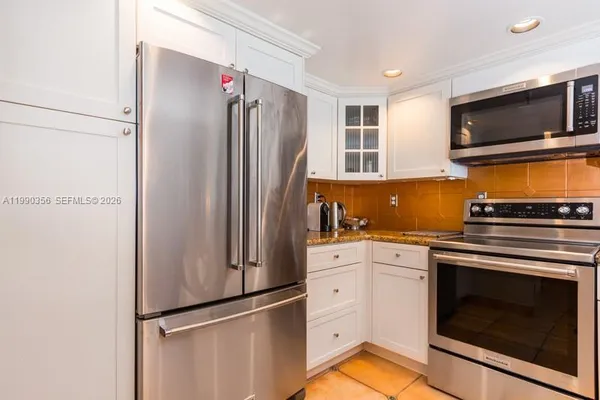 $3,300 | 2625 Collins Avenue, Unit 1403, Miami Beach, FL 33140