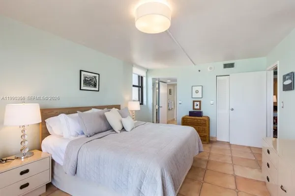 $3,300 | 2625 Collins Avenue, Unit 1403, Miami Beach, FL 33140
