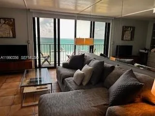 $3,300 | 2625 Collins Avenue, Unit 1403, Miami Beach, FL 33140