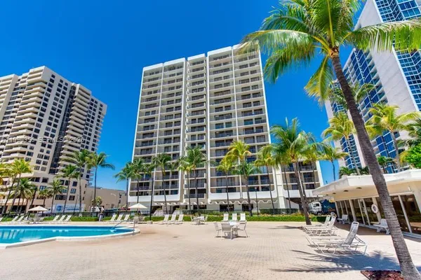 $3,300 | 2625 Collins Avenue, Unit 1403, Miami Beach, FL 33140