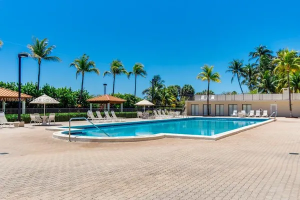 $3,300 | 2625 Collins Avenue, Unit 1403, Miami Beach, FL 33140