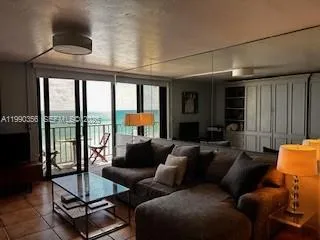 $3,300 | 2625 Collins Avenue, Unit 1403, Miami Beach, FL 33140