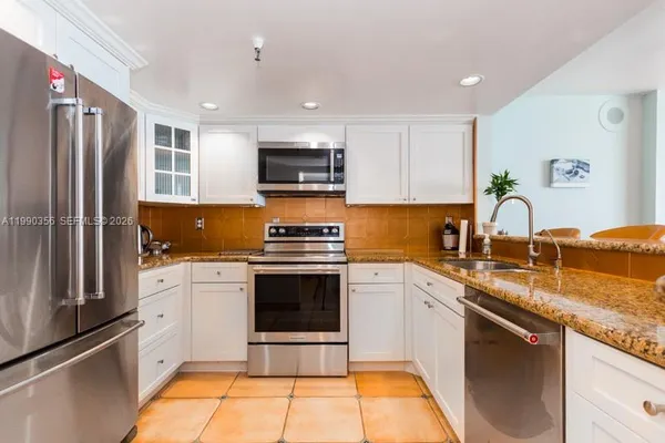 $3,300 | 2625 Collins Avenue, Unit 1403, Miami Beach, FL 33140