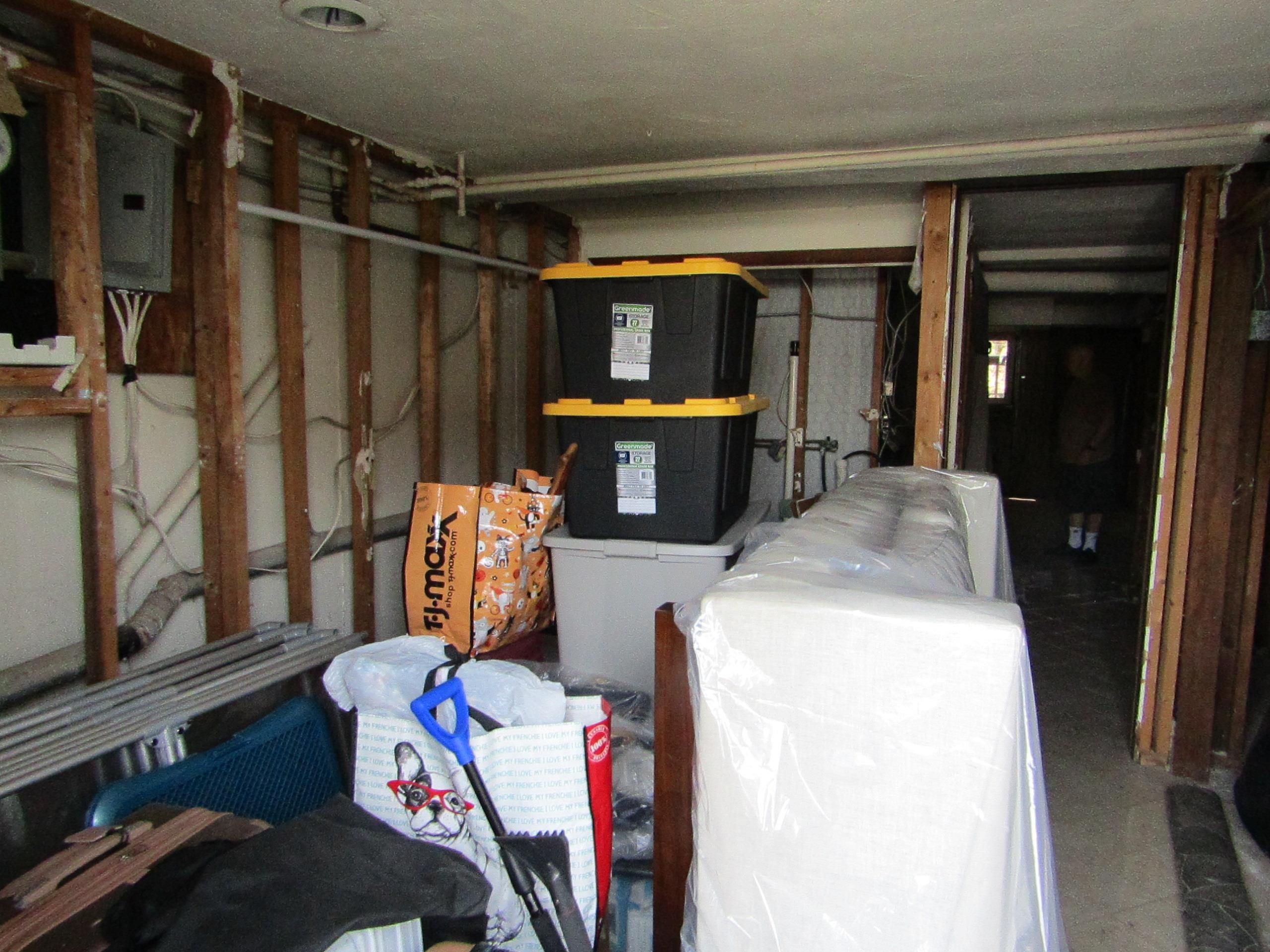 31 Exeter Road Jersey City, NJ 07305 - Photo 23 of 39 a utility room with dryer and washer