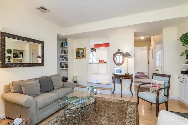 $555,000 | 60 Amity Place, Unit 60, Amherst, MA 01002