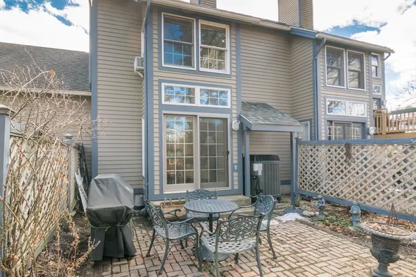 $555,000 | 60 Amity Place, Unit 60, Amherst, MA 01002