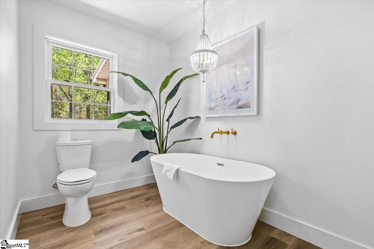 701 Syracuse Road Easley, SC 29642 - Photo 20 of 36 Large soaking tub