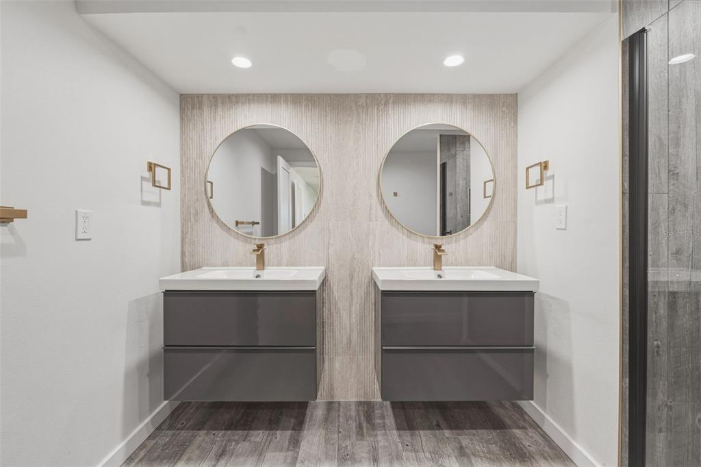 1330 Horizon Road Venice, FL 34293 - Photo 24 of 40 a bathroom with a double vanity sink and a mirror