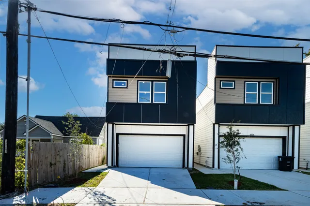 a view of house with backyard and entertaining space