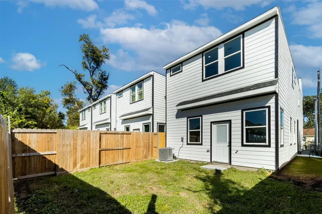 $2,000 | 4008 Bennington Street, Houston, TX 77016