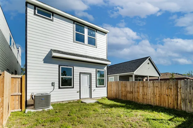 $2,000 | 4008 Bennington Street, Houston, TX 77016