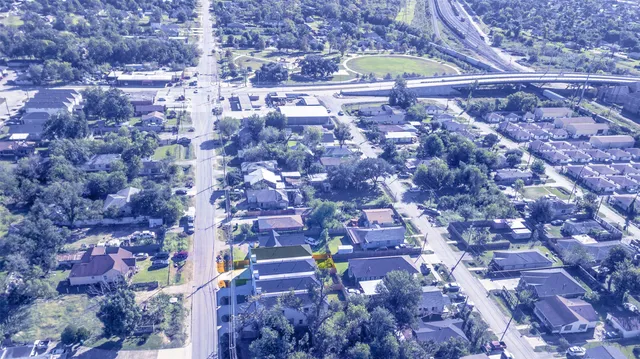 $2,000 | 4008 Bennington Street, Houston, TX 77016