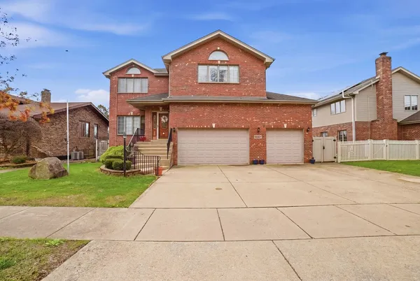 $599,900 | 5733 West 97th Street, Oak Lawn, IL 60453