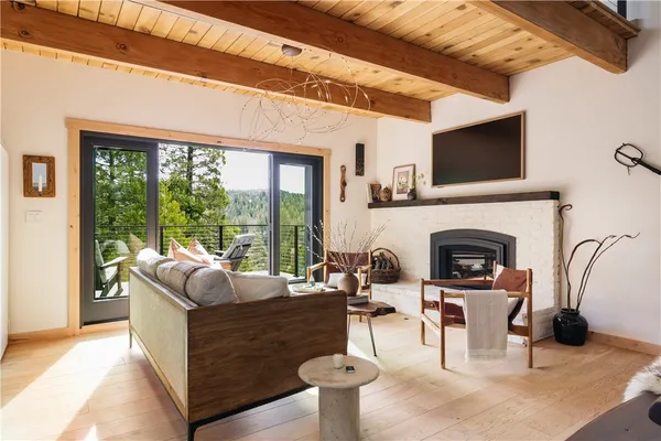 $849,000 | 27522 Cedarwood Drive, Lake Arrowhead, CA 92352