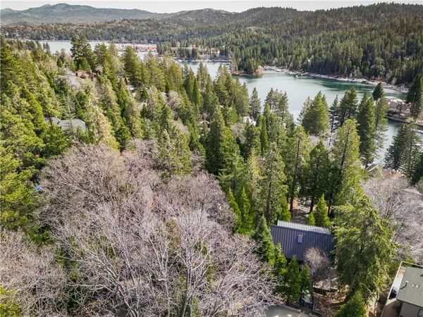 $849,000 | 27522 Cedarwood Drive, Lake Arrowhead, CA 92352