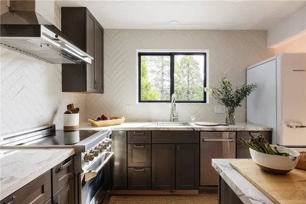 $849,000 | 27522 Cedarwood Drive, Lake Arrowhead, CA 92352