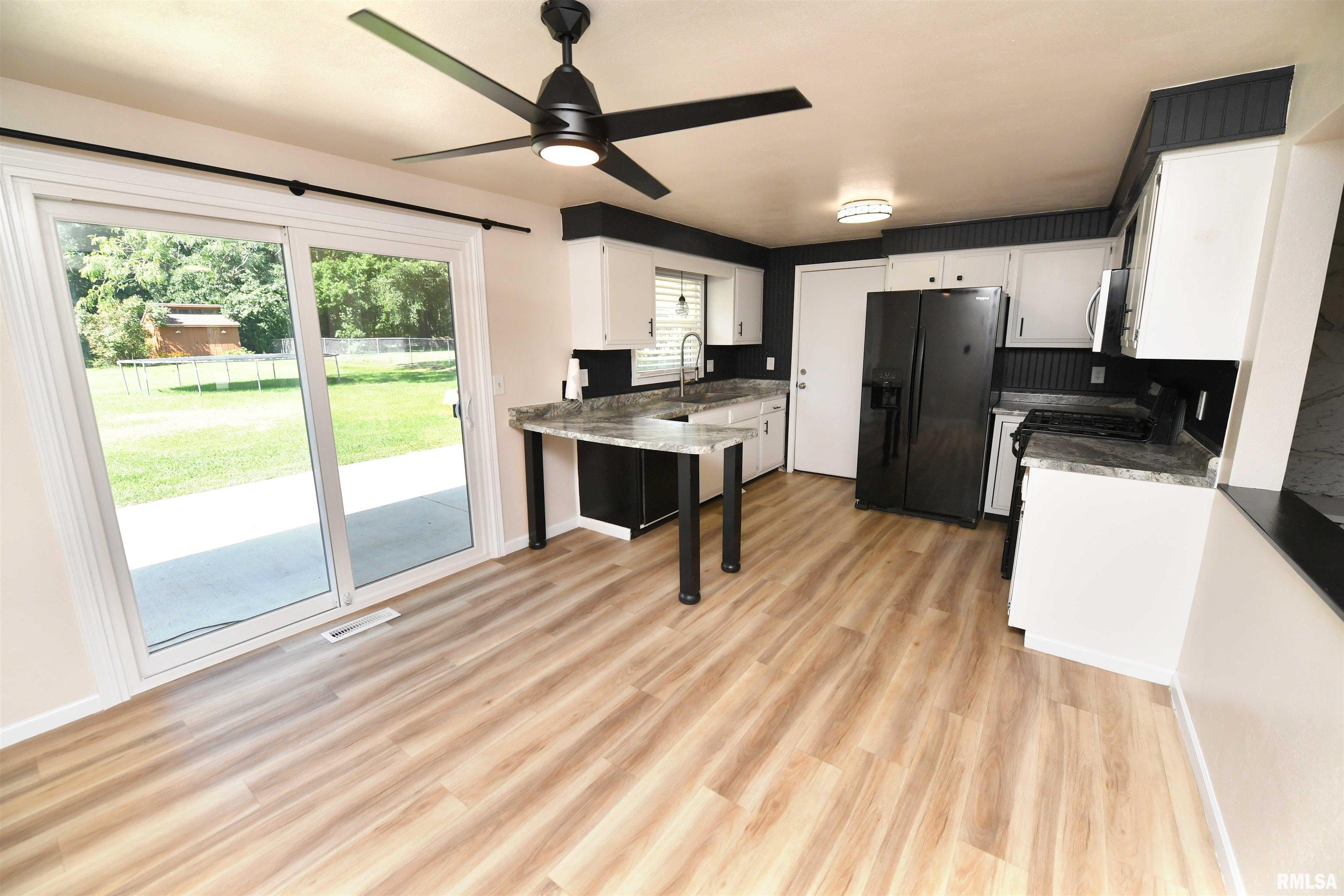 1614 Springfield Road East Peoria, IL 61611 - Photo 9 of 67 Gallery Image 9