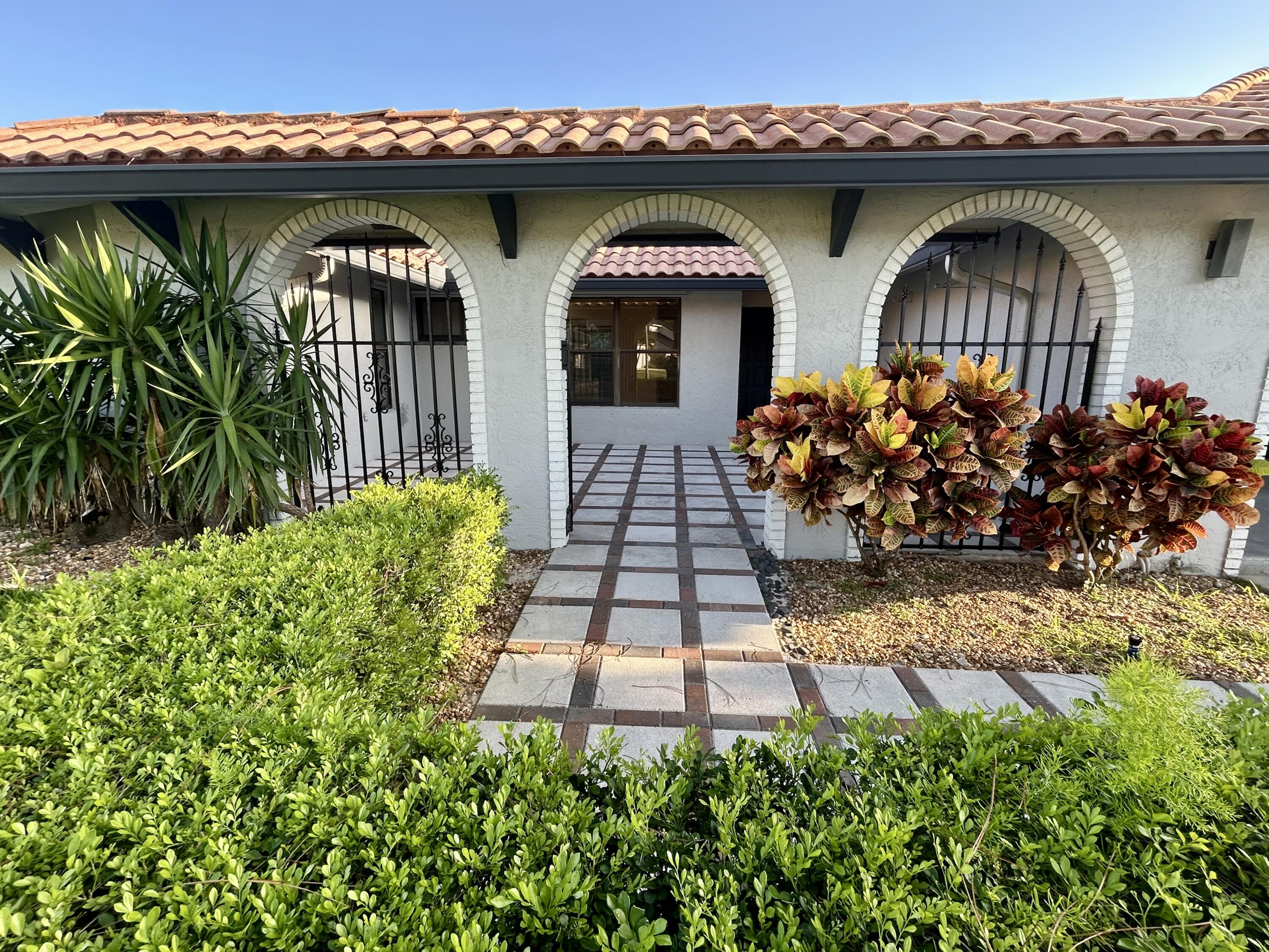 22822 Pinewood Court Boca Raton, FL 33433 - Photo 2 of 41 FRONT PATIO