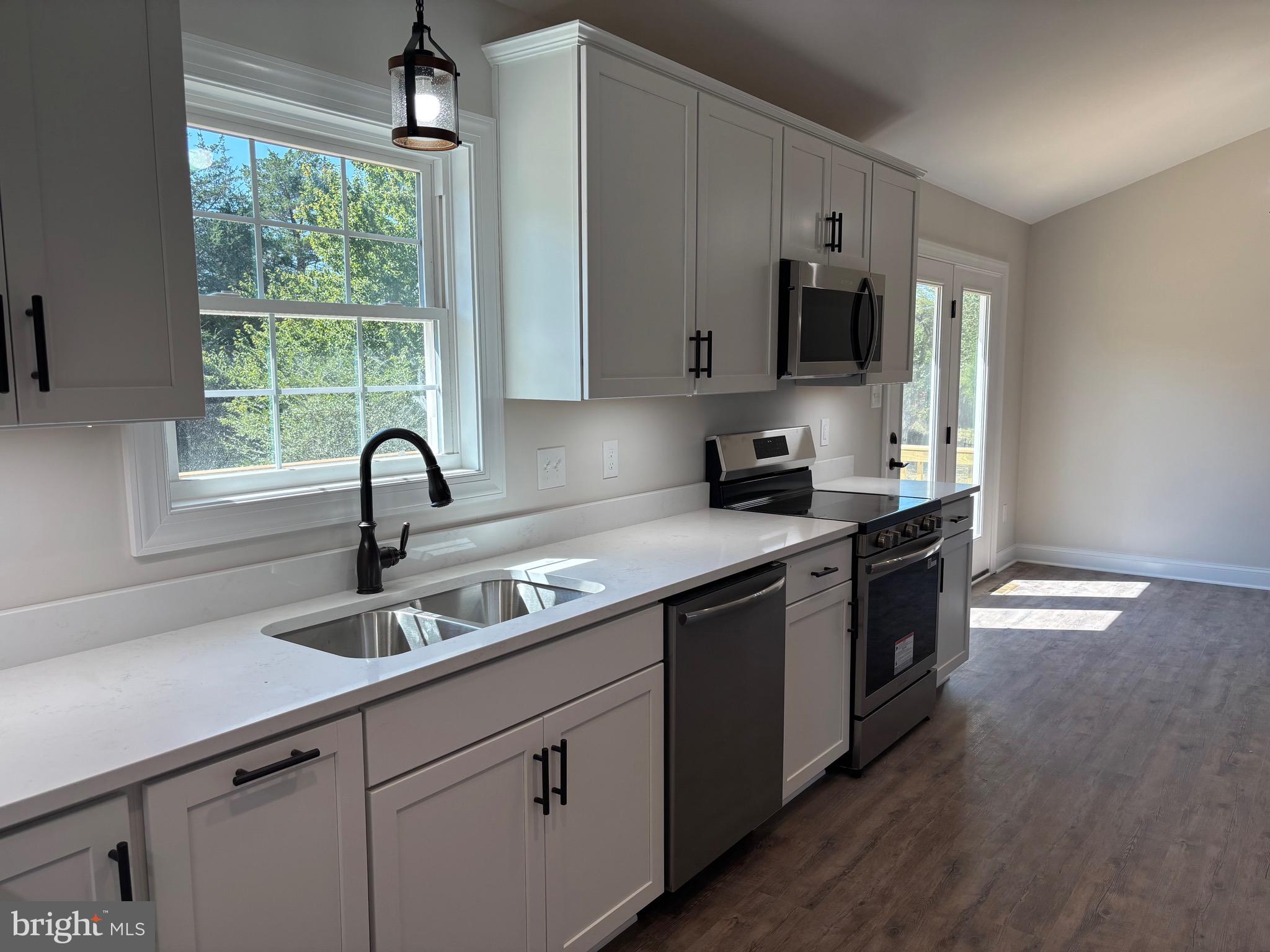 19265 Nelda Lane Culpeper, VA 22701 - Photo 4 of 18 Quartz countertops & stainless appliances