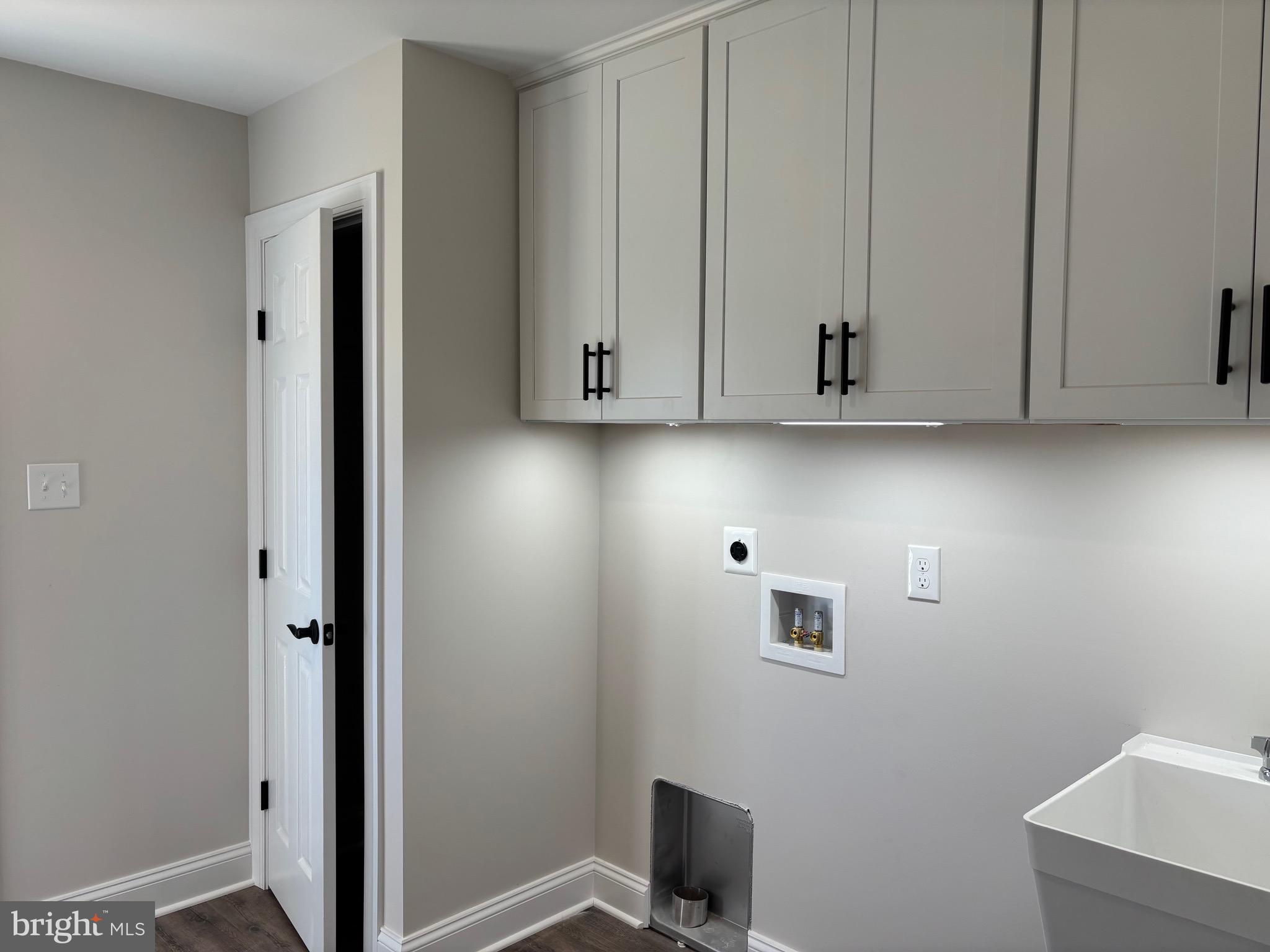 19265 Nelda Lane Culpeper, VA 22701 - Photo 6 of 18 Laundry room w/ cabinets & sink