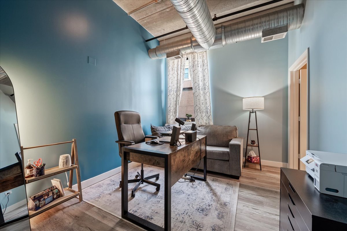 811 West 15th Place, Unit 708 Chicago, IL 60608 - Photo 13 of 26 a living room with furniture and a window