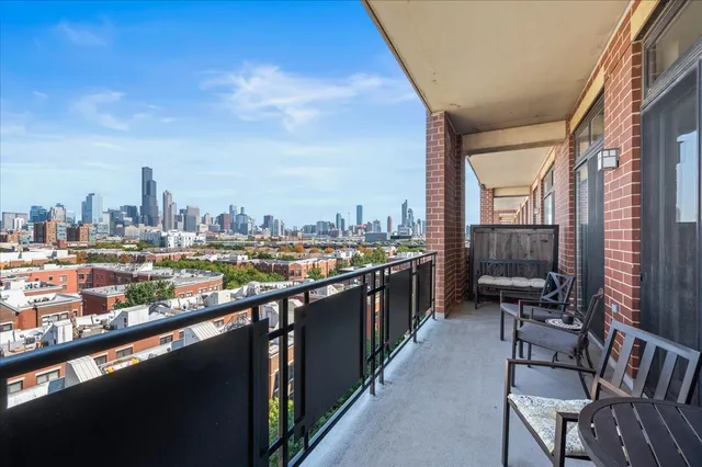 $475,000 | 811 West 15th Place, Unit 708, Chicago, IL 60608
