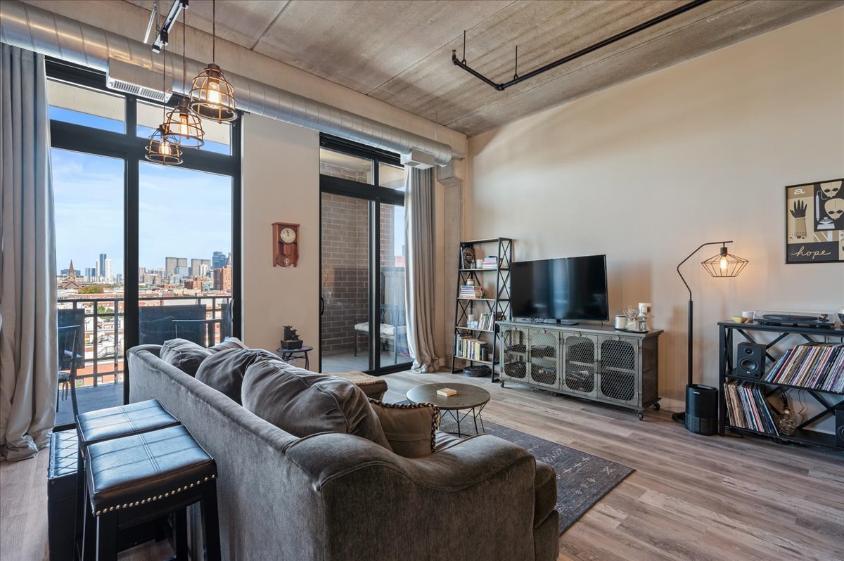 811 West 15th Place, Unit 708 Chicago, IL 60608 - Photo 4 of 26 a living room with furniture and a flat screen tv