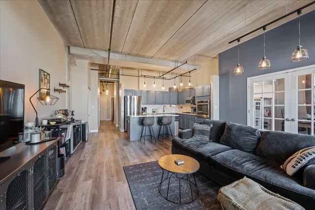 $475,000 | 811 West 15th Place, Unit 708, Chicago, IL 60608