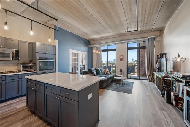 $475,000 | 811 West 15th Place, Unit 708, Chicago, IL 60608