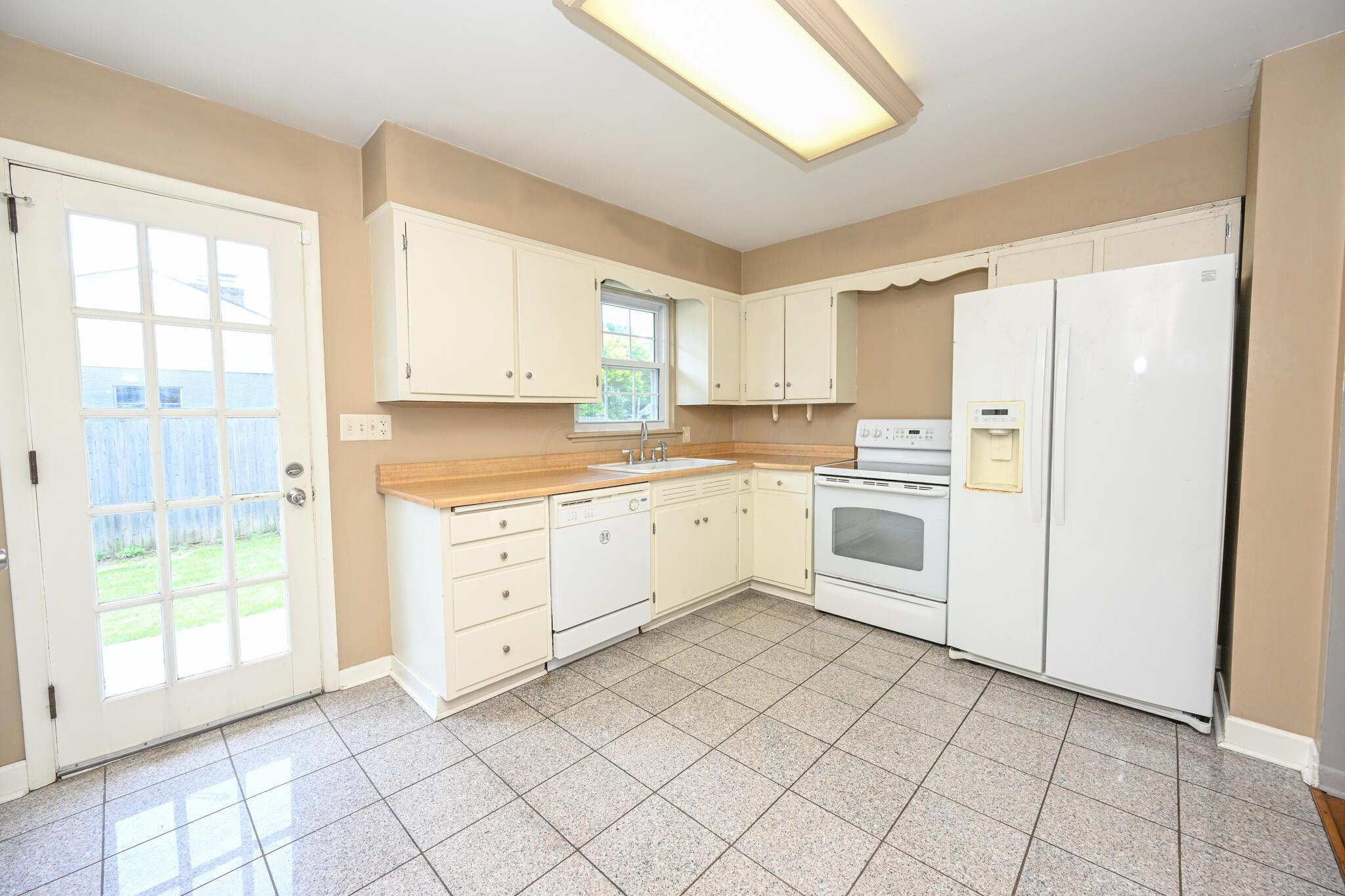 2261 Zollinger Road Columbus, OH 43221 - Photo 12 of 29 Kitchen