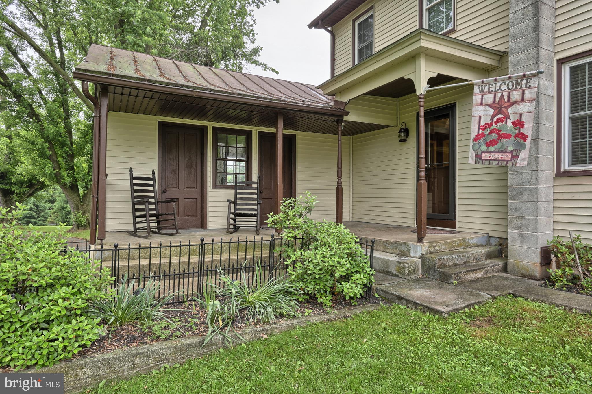 321 Union Road Lebanon, PA 17046 - Photo 29 of 50 Side porch