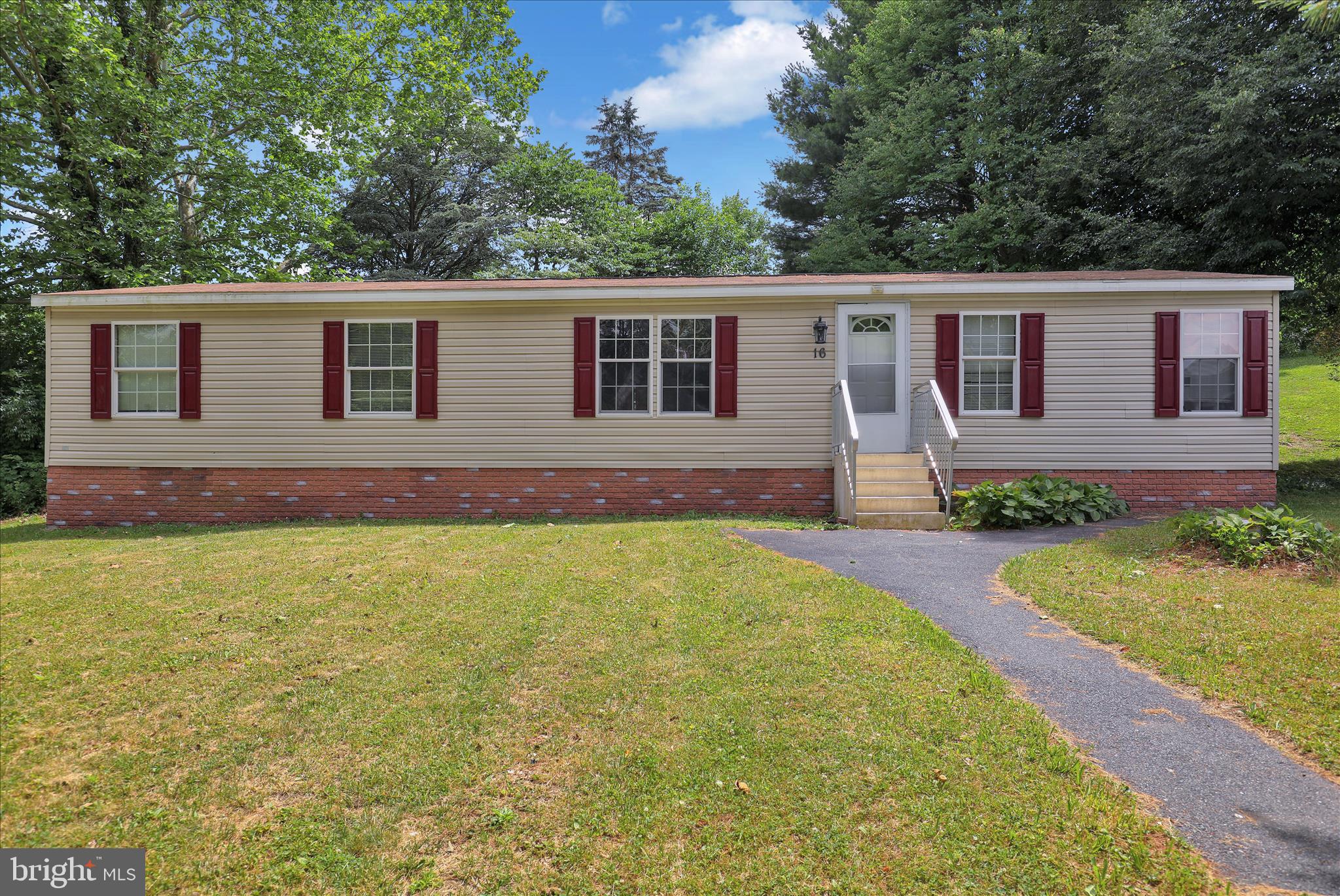 260 Wooltown Road Wernersville, PA 19565 - Photo 2 of 20 360_8052
