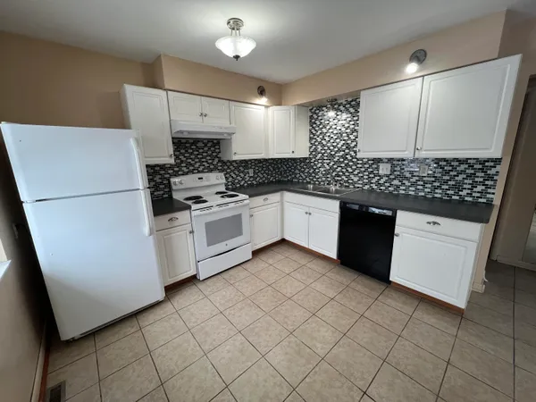 $1,400 | 7944 Grand Street, Unit 1, Dexter, MI 48130