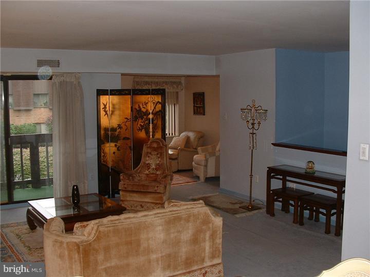 1203 Delaire Landing Road Philadelphia, PA 19114 - Photo 2 of 22