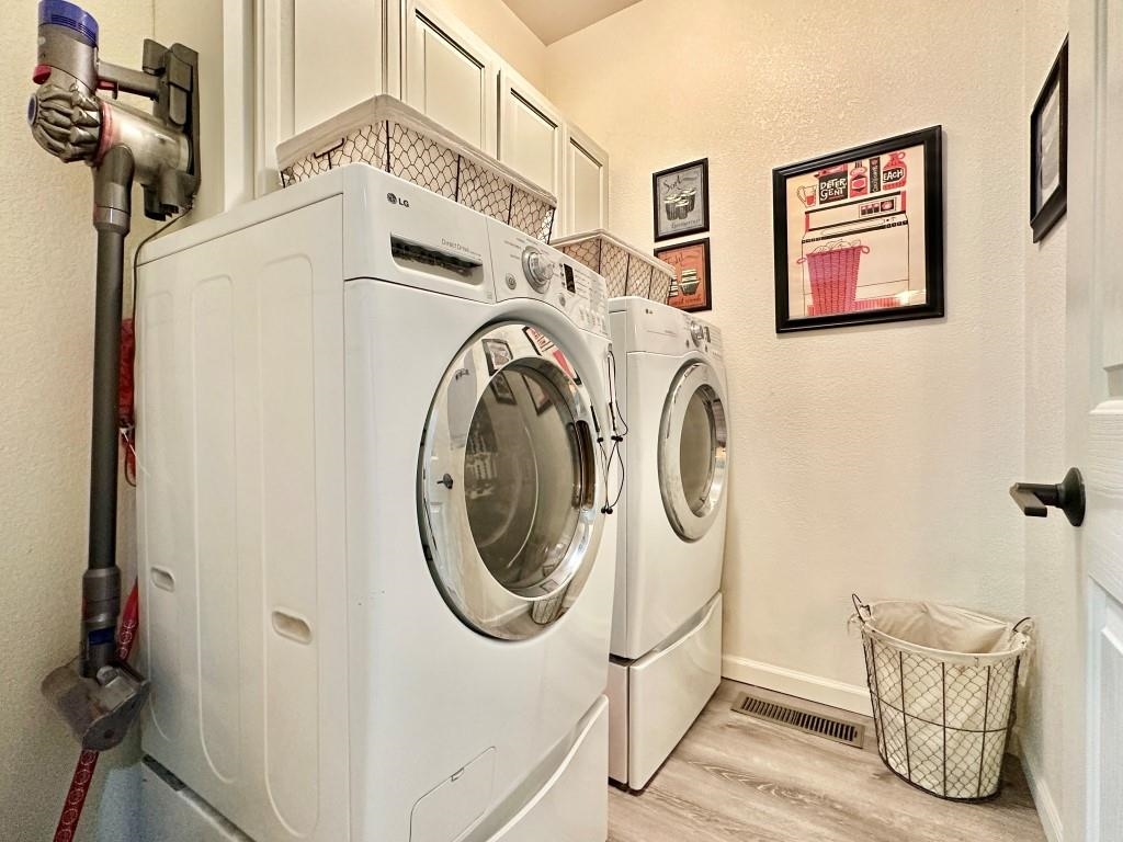 27 One Horse Way Clio, CA 96106 - Photo 27 of 38 a utility room with dryer and washer