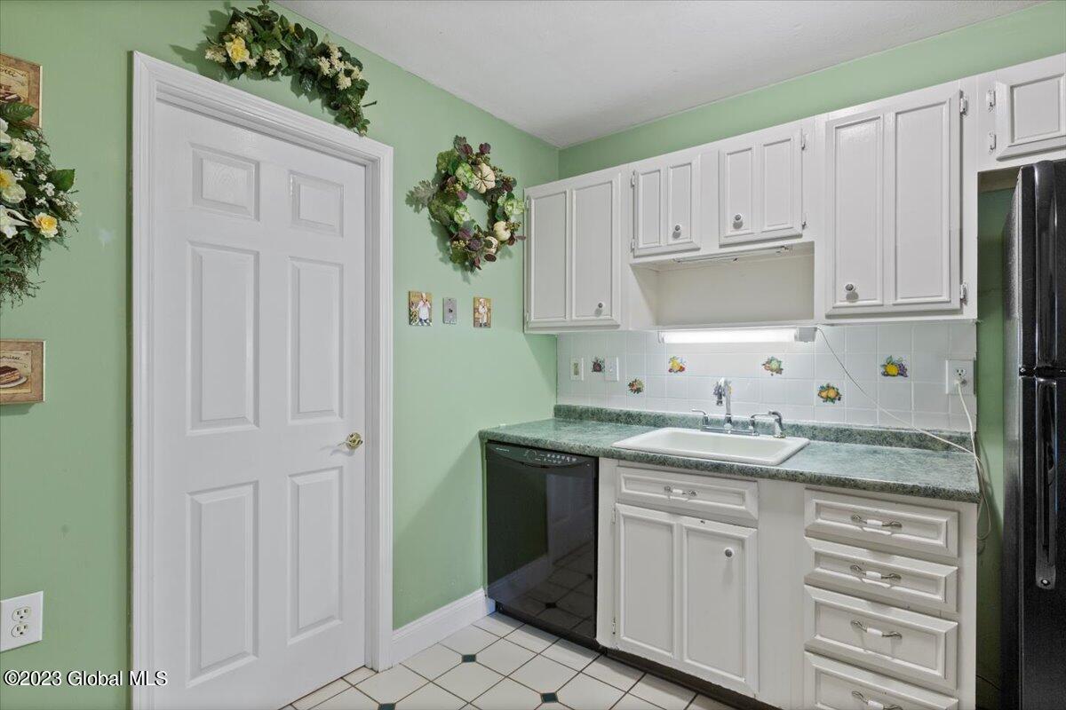 8 Haystack Road Clifton Park, NY 12065 - Photo 3 of 24 06-MW2_7748