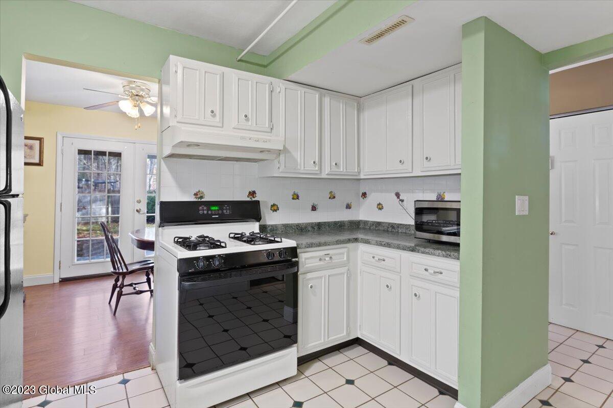 8 Haystack Road Clifton Park, NY 12065 - Photo 4 of 24 haystack kitchen