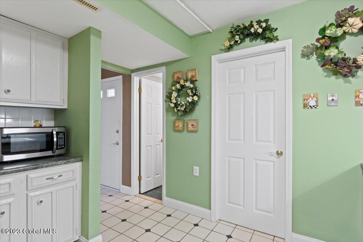 8 Haystack Road Clifton Park, NY 12065 - Photo 5 of 24 07-MW2_7752