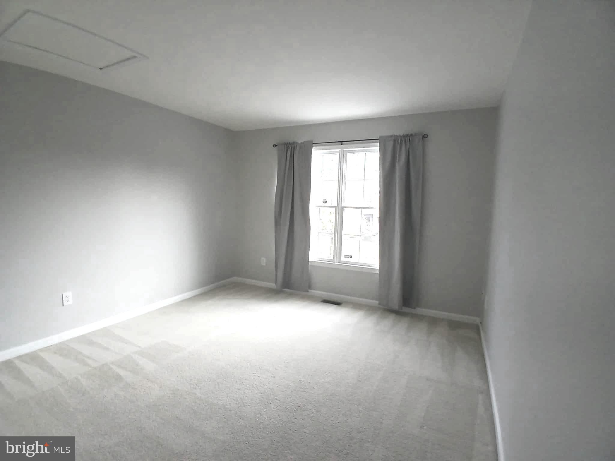 9 Wedgewood Court Princeton, NJ 08540 - Photo 11 of 14 an empty room with windows