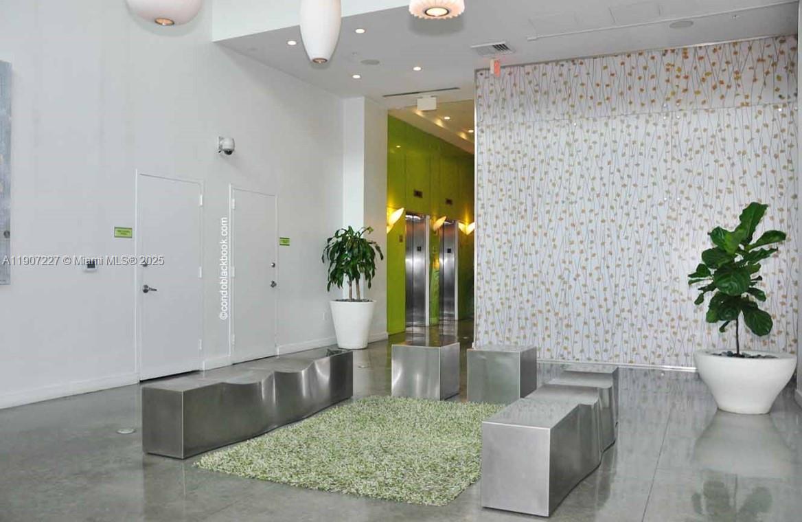 133 Northeast 2nd Avenue, Unit 3308 Miami, FL 33132 - Photo 2 of 14 view of a living room