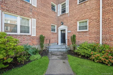 $199,500 | 737 North Broadway, Unit 2D, Hastings-on-Hudson, NY 10706