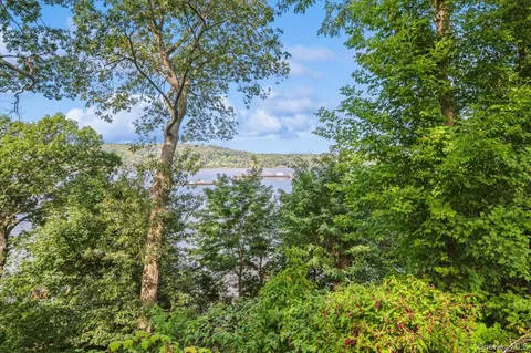 $199,500 | 737 North Broadway, Unit 2D, Hastings-on-Hudson, NY 10706