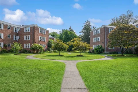 $199,500 | 737 North Broadway, Unit 2D, Hastings-on-Hudson, NY 10706