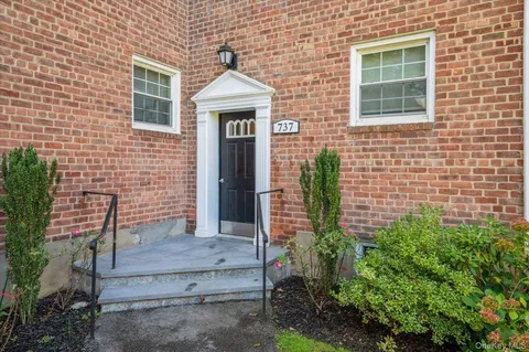 $199,500 | 737 North Broadway, Unit 2D, Hastings-on-Hudson, NY 10706