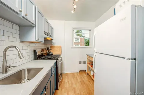 $199,500 | 737 North Broadway, Unit 2D, Hastings-on-Hudson, NY 10706