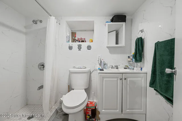 $760,000 | 883 Manor Road | Todt Hill