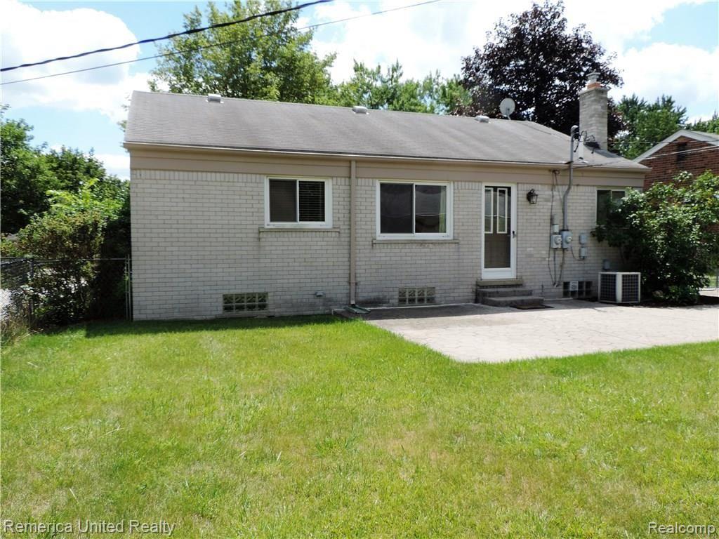32020 Marblehead Road Farmington, MI 48336 - Photo 27 of 32 DSCN5422.JPG