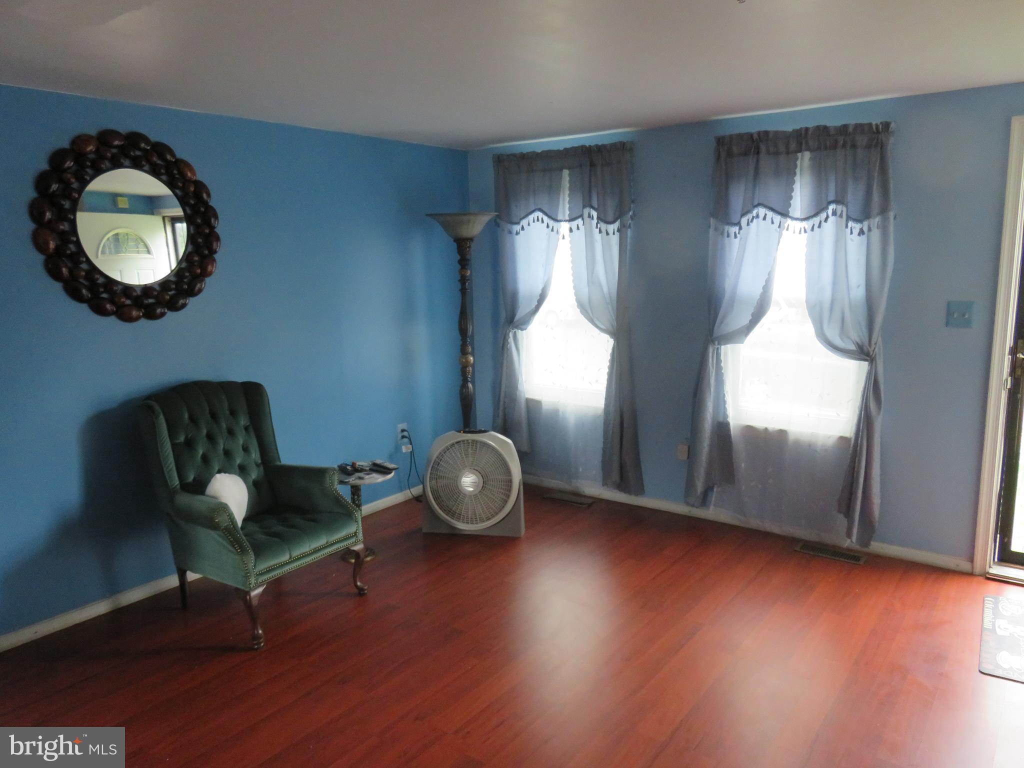3438 Round Road Baltimore, MD 21225 - Photo 3 of 21 Living Room