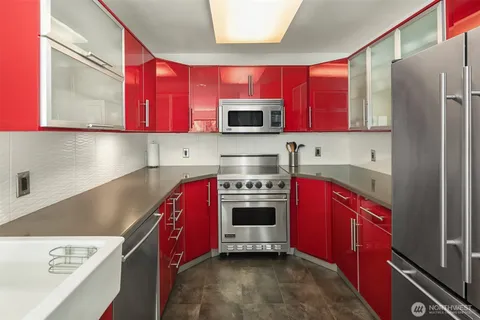 $610,000 | 2040 13th Avenue West, Unit 33, Seattle, WA 98119